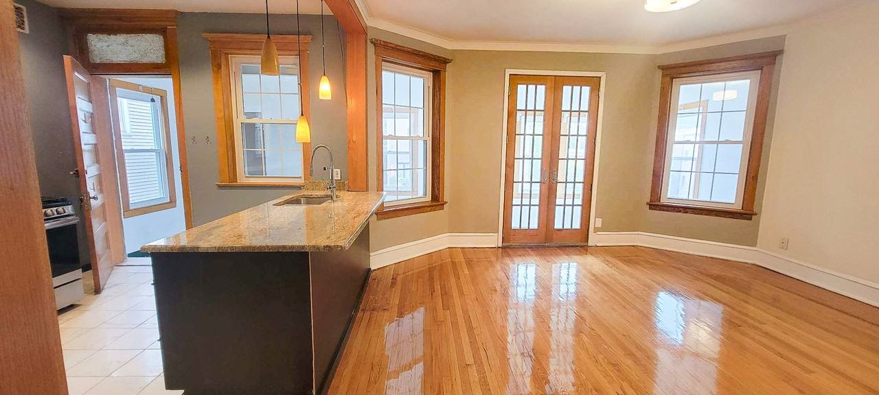 1312 W Winnemac Ave #1 - Photo 2 of 12