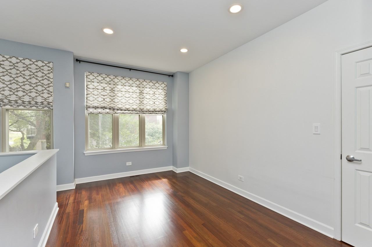 1332 N Burling St #1 - Photo 4 of 10