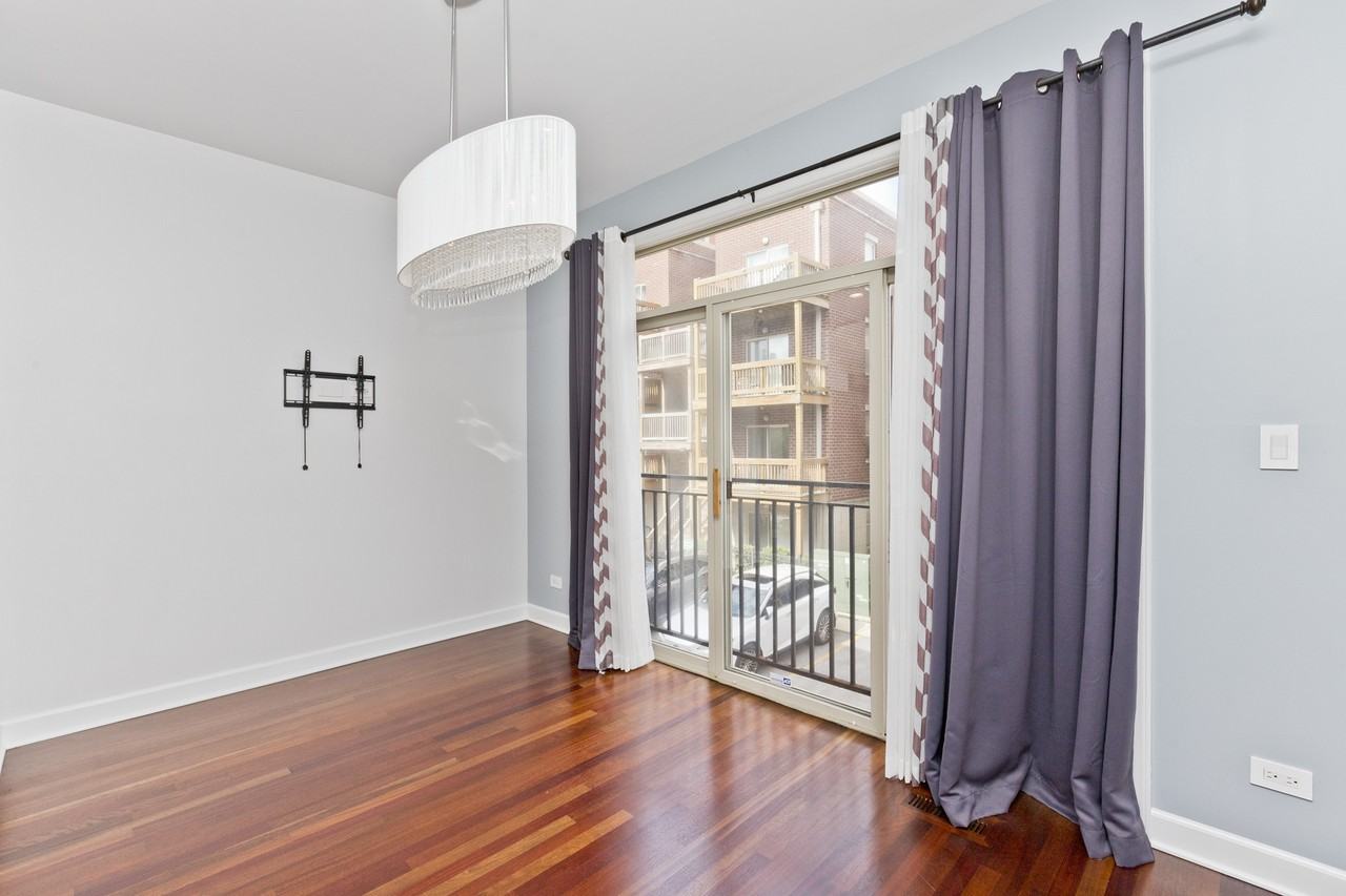 1332 N Burling St #1 - Photo 6 of 10