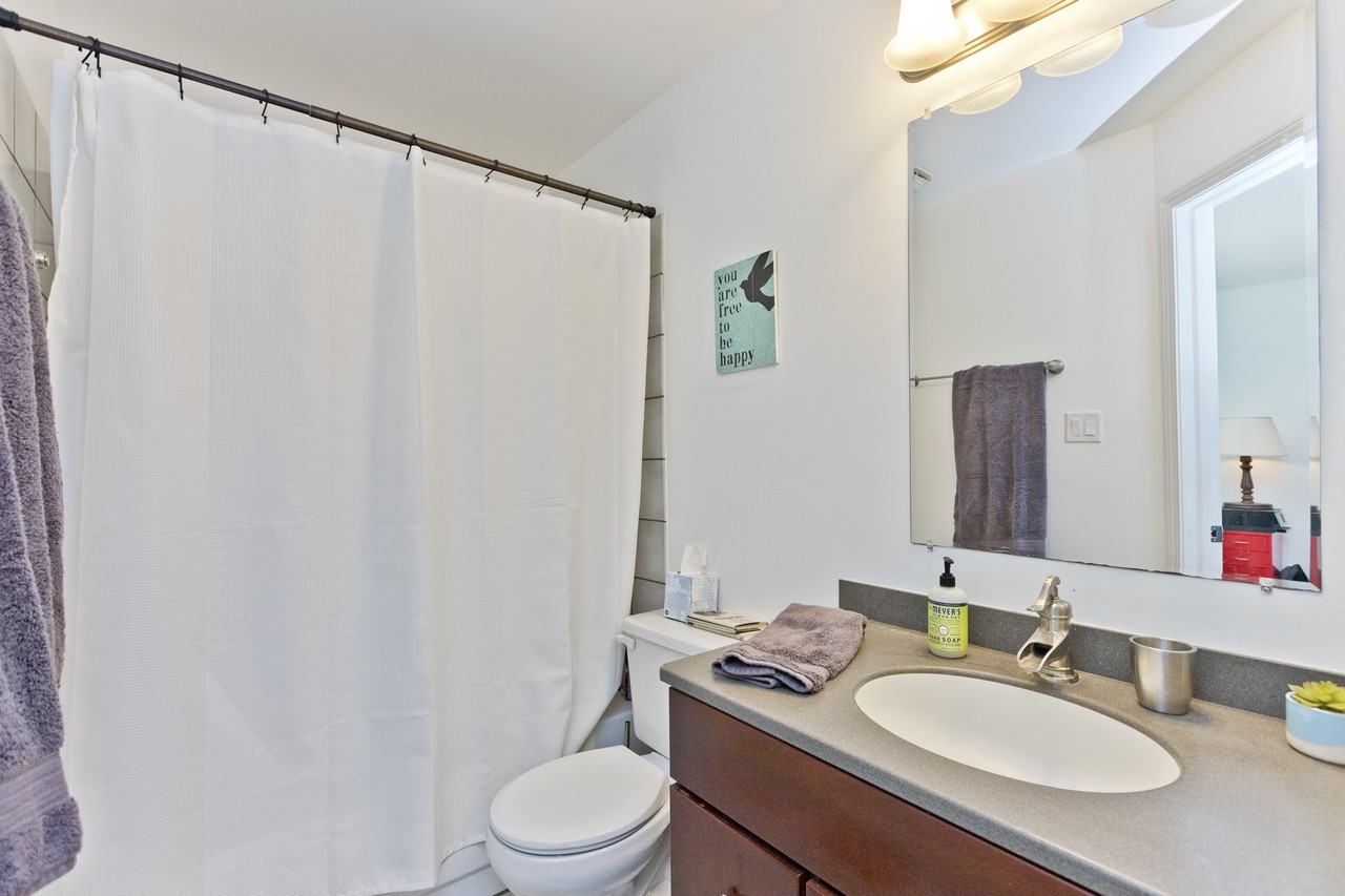 1827 W Oakdale Ave #D - Photo 7 of 14