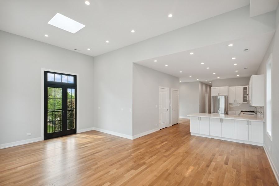 1339 N Noble St #1 - Photo 3 of 11