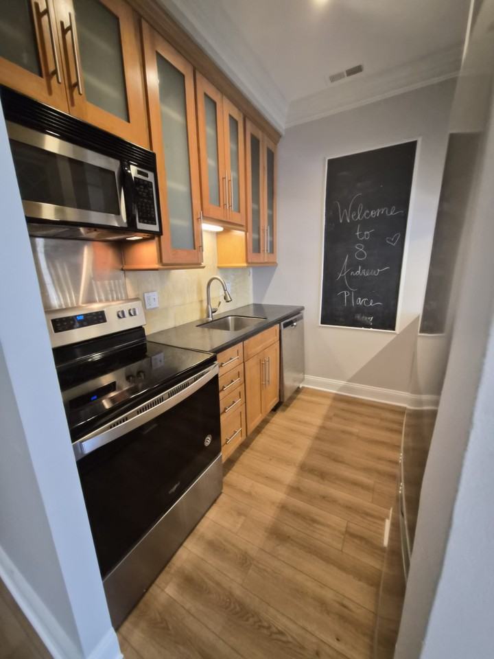 8 Andrew Pl #8 - Photo 4 of 18