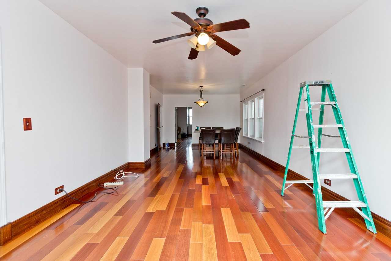 1244 W Oakdale Ave #2F - Photo 2 of 10