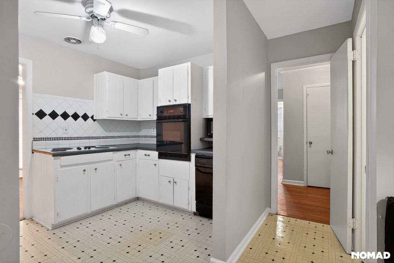 2644 Pineland Ave - Photo 6 of 33