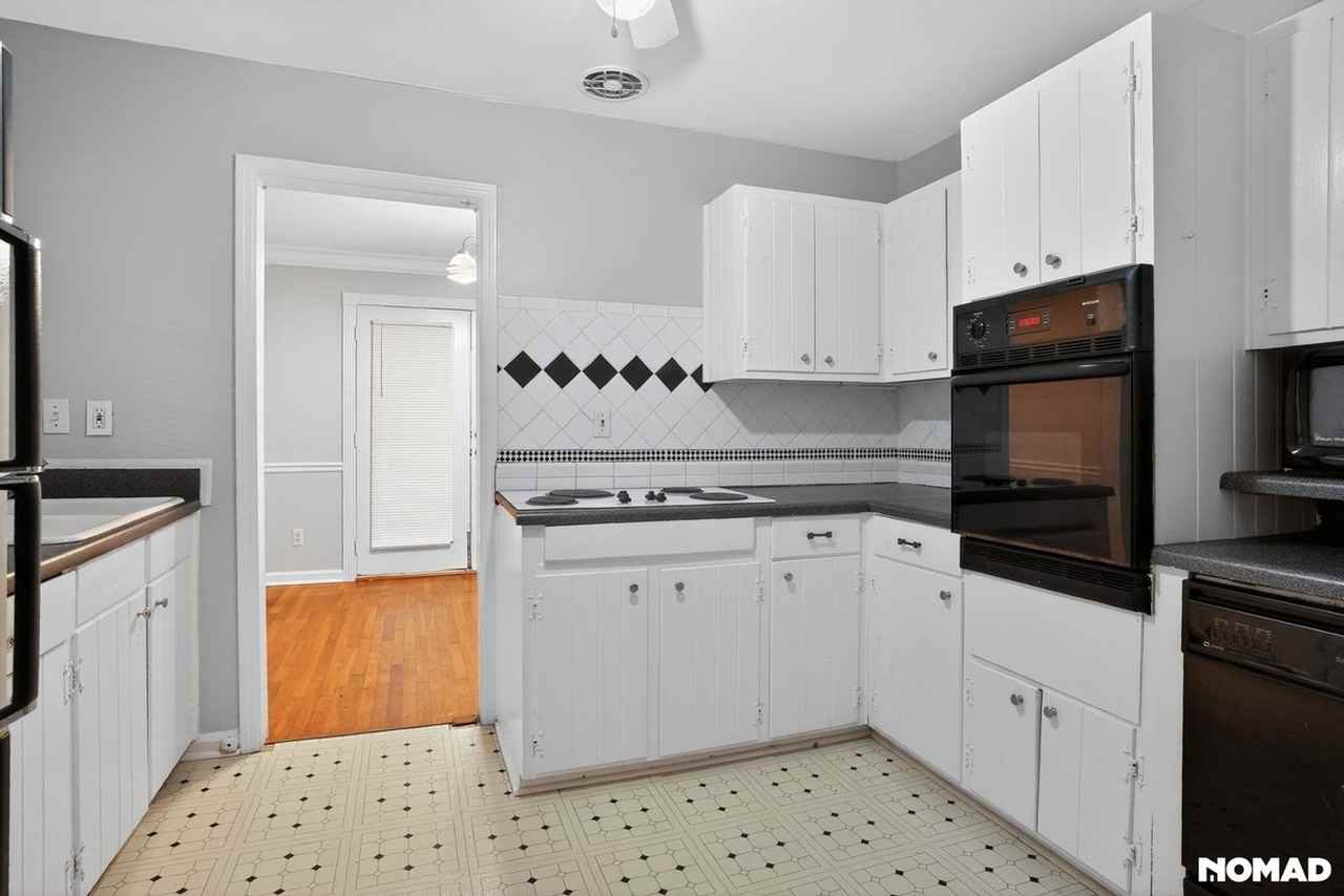 2644 Pineland Ave - Photo 7 of 33