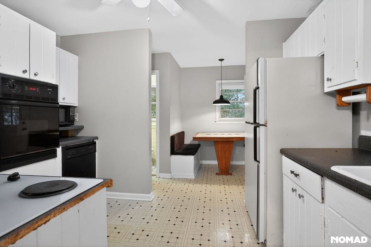 2644 Pineland Ave - Photo 5 of 33