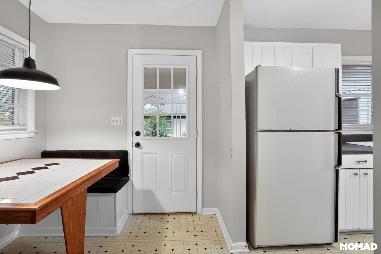 2644 Pineland Ave - Photo 7 of 33