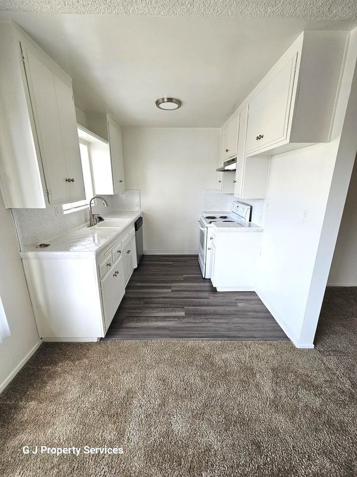 283: 377 Freeman Ave. - Photo 6 of 21