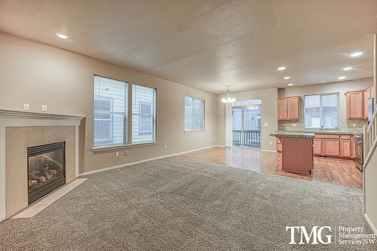 1444 Ne Edgefield St - Photo 2 of 39