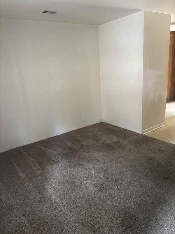 538 Royce St #2B - Photo 3 of 5