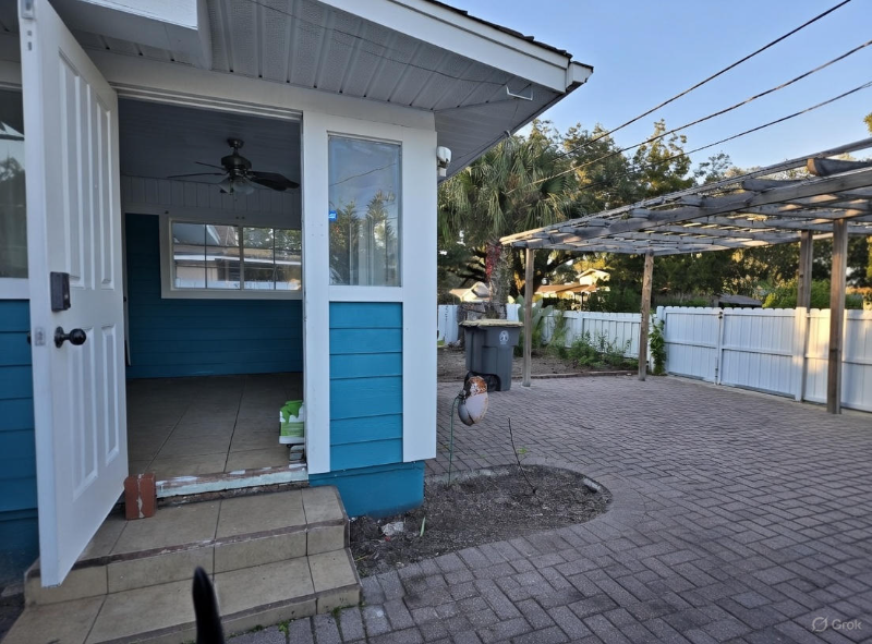 1832 Callahan St - Photo 4 of 18