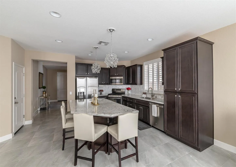 1392 Violet Way - Photo 5 of 20