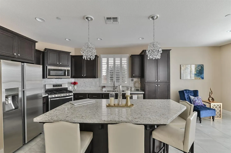 1392 Violet Way - Photo 6 of 20