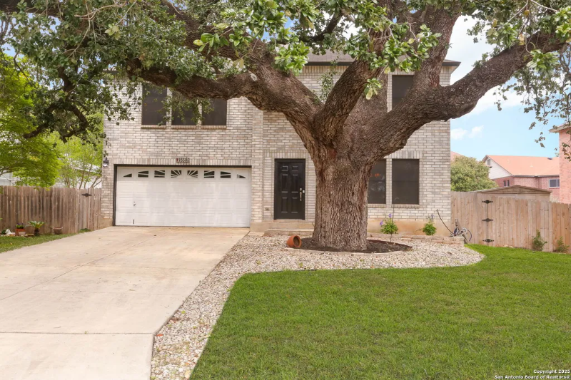 2558 Ashley Oak Dr - Photo 2 of 20