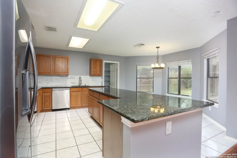 2558 Ashley Oak Dr - Photo 7 of 20