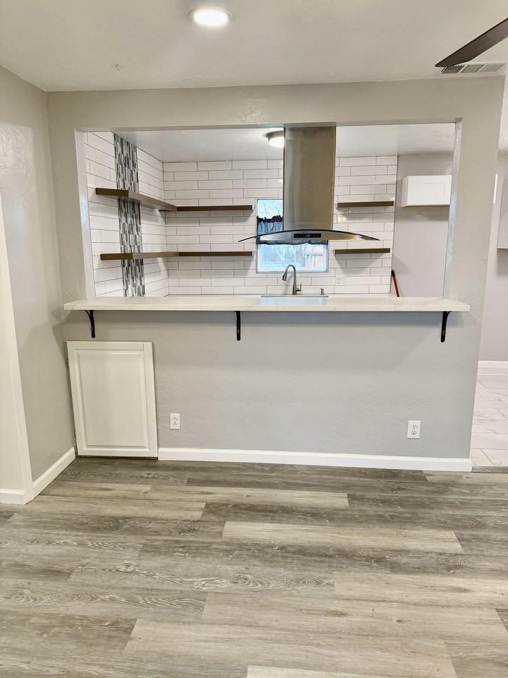 986 S Hope Ave #1 - Photo 7 of 34