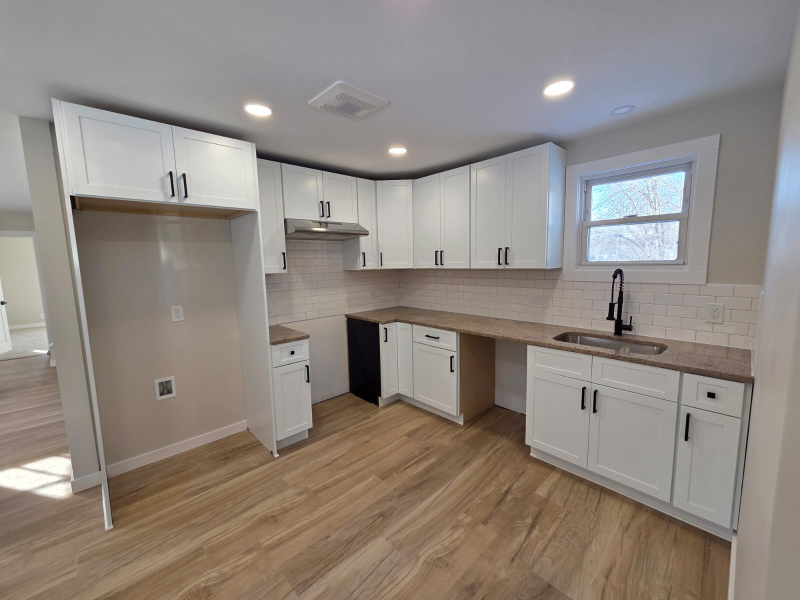 89 Montgomery St - Photo 2 of 9