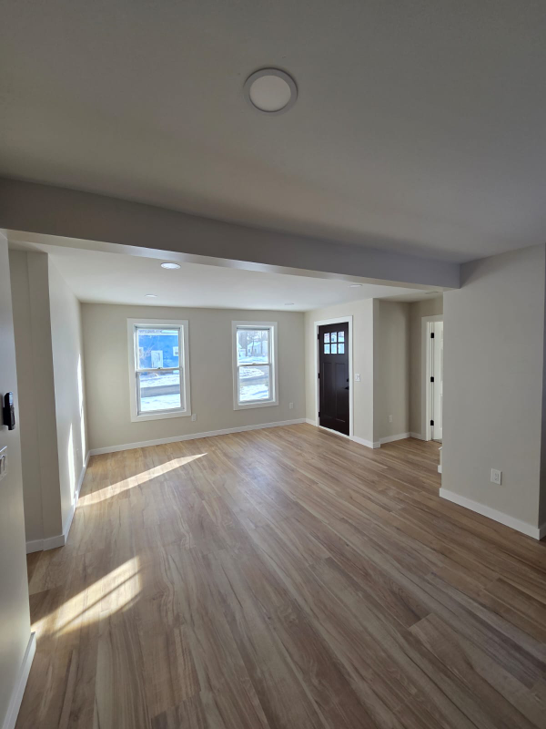 89 Montgomery St - Photo 3 of 9