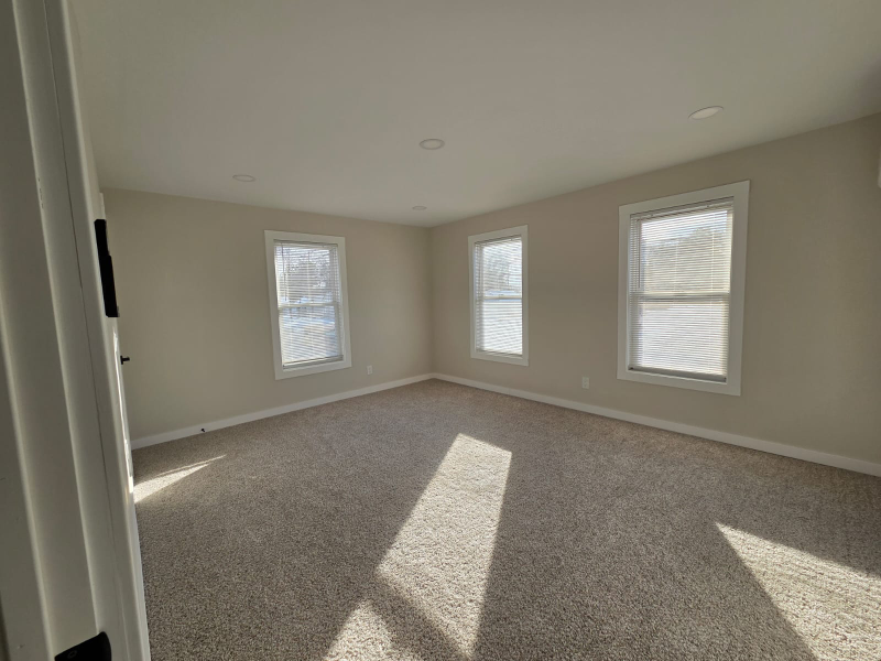 89 Montgomery St - Photo 7 of 9