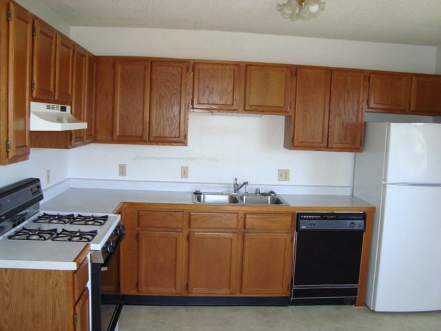 1542 Lucy Dr - Photo 2 of 10