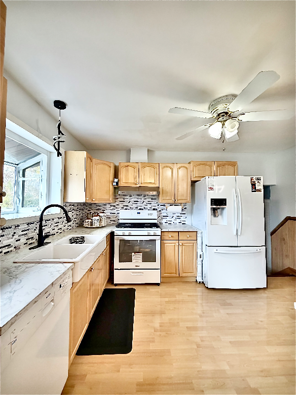 1595 Oregon Trl - Photo 3 of 11