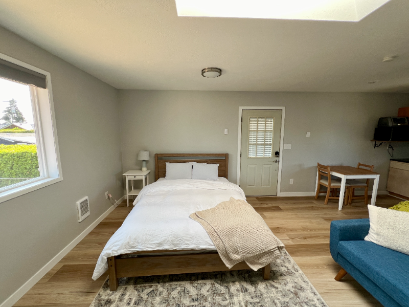 13817 2nd Ave Sw - Photo 2 of 19