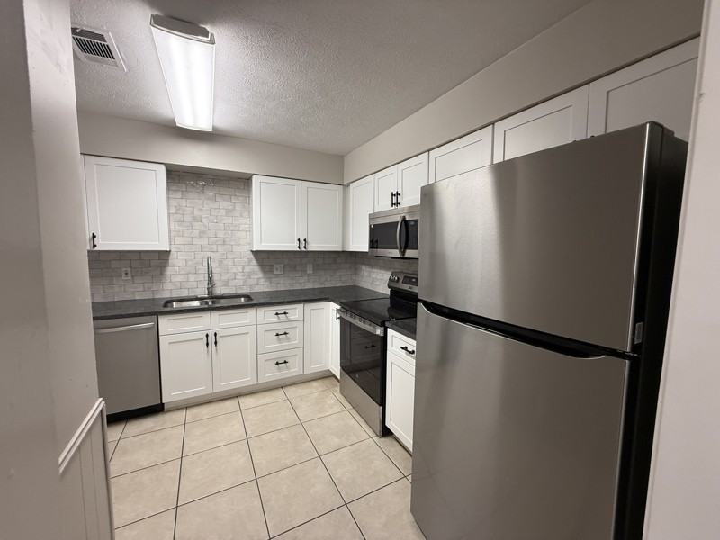 2018 Auburn Dr - Photo 7 of 17