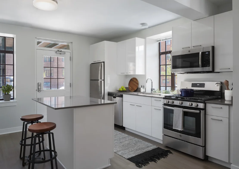 1998 W Diversey Pkwy - Photo 2 of 9