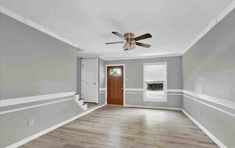 3449 Santee Rd - Photo 3 of 11