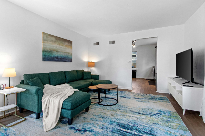 916 Quincy St - Photo 3 of 18