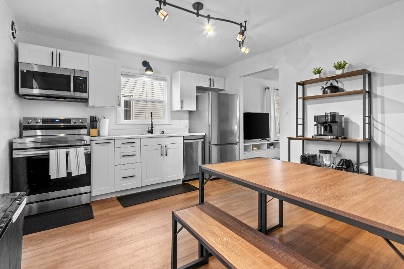 916 Quincy St - Photo 4 of 18