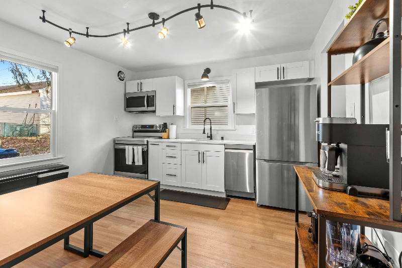 916 Quincy St - Photo 5 of 18