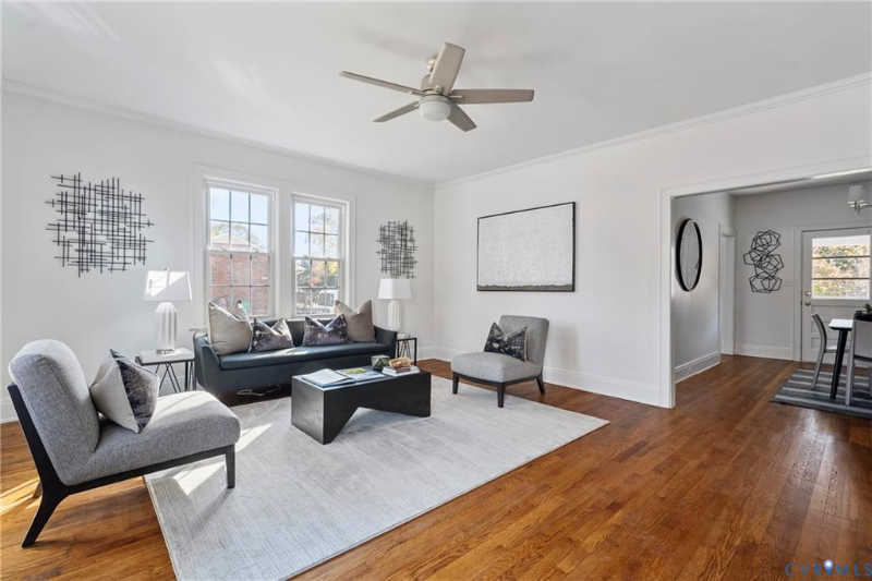 513 Wesley St - Photo 2 of 20