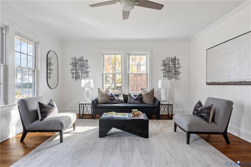 513 Wesley St - Photo 3 of 20