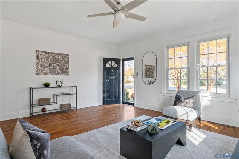 513 Wesley St - Photo 4 of 20