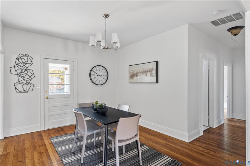 513 Wesley St - Photo 5 of 20