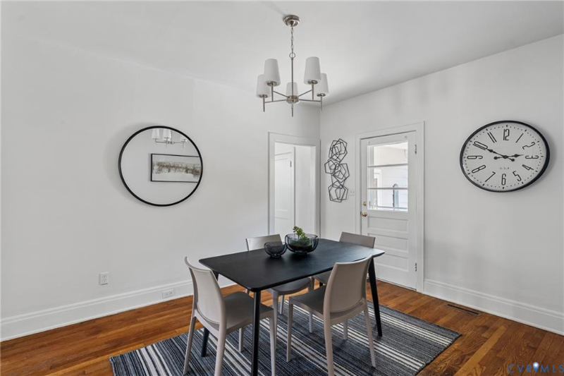 513 Wesley St - Photo 6 of 20