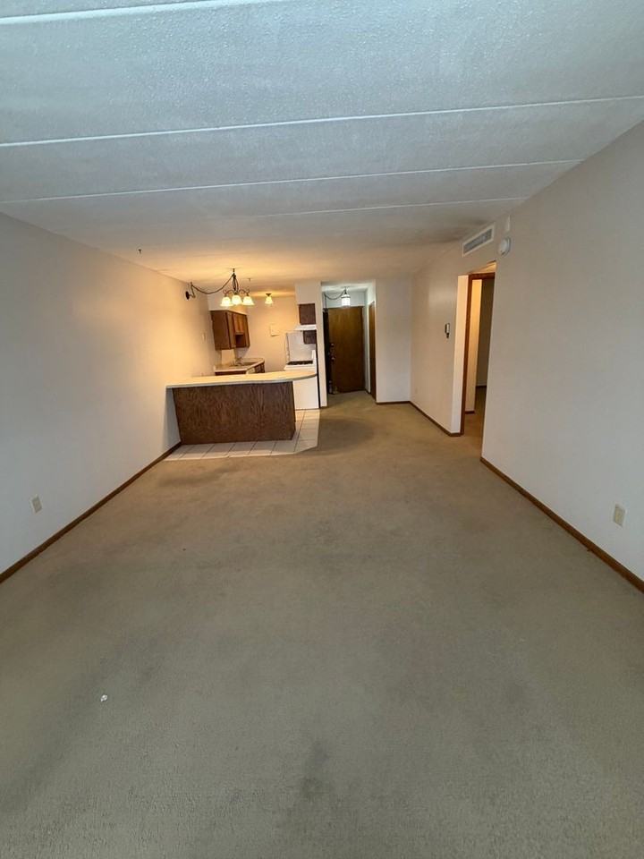 Eastwood Manor Apartments - Photo 2 of 7