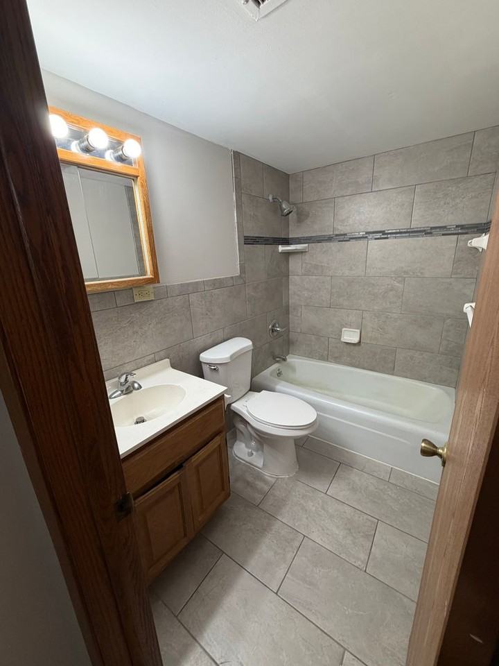 Eastwood Manor Apartments - Photo 5 of 8