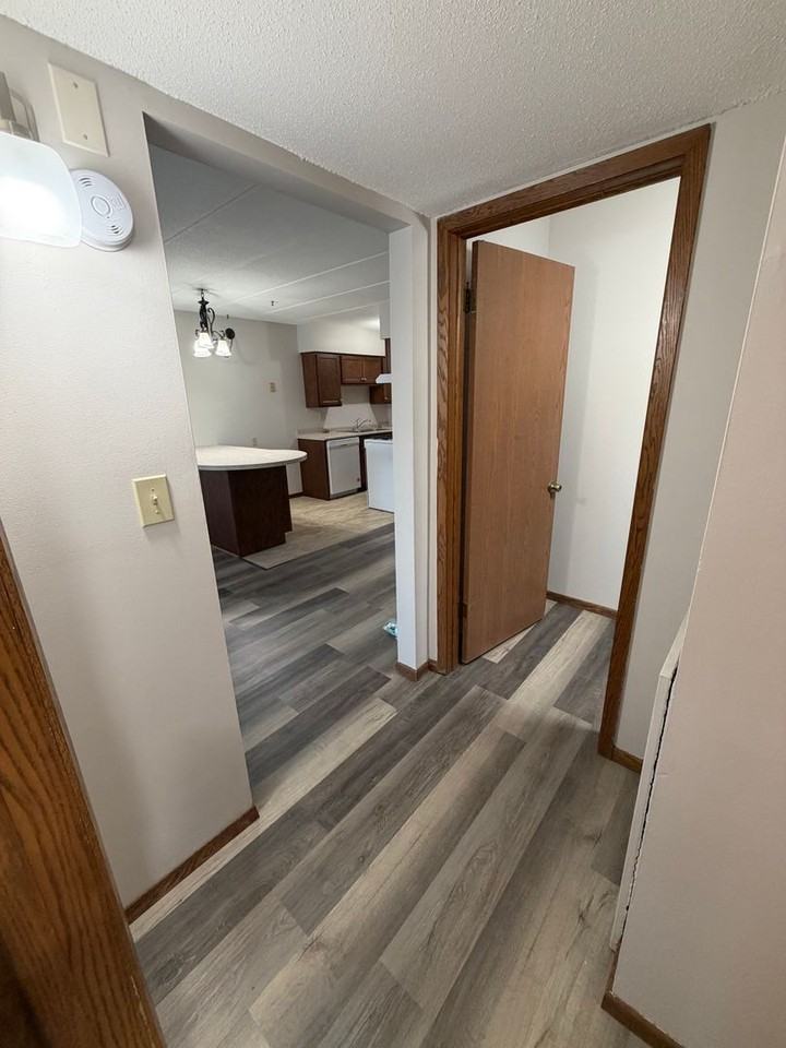 Eastwood Manor Apartments - Photo 7 of 8