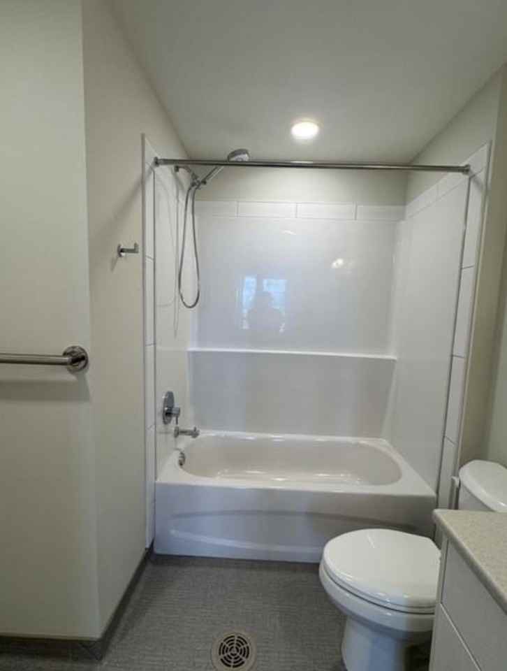 831 6th Street #418 - Photo 3 of 9