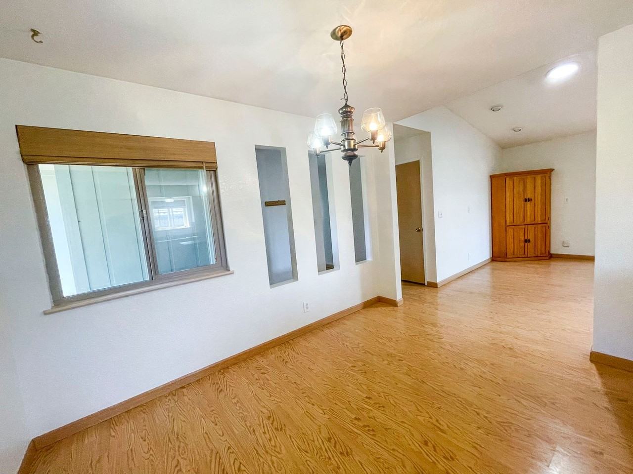 601 Herrick Ave - Photo 4 of 21