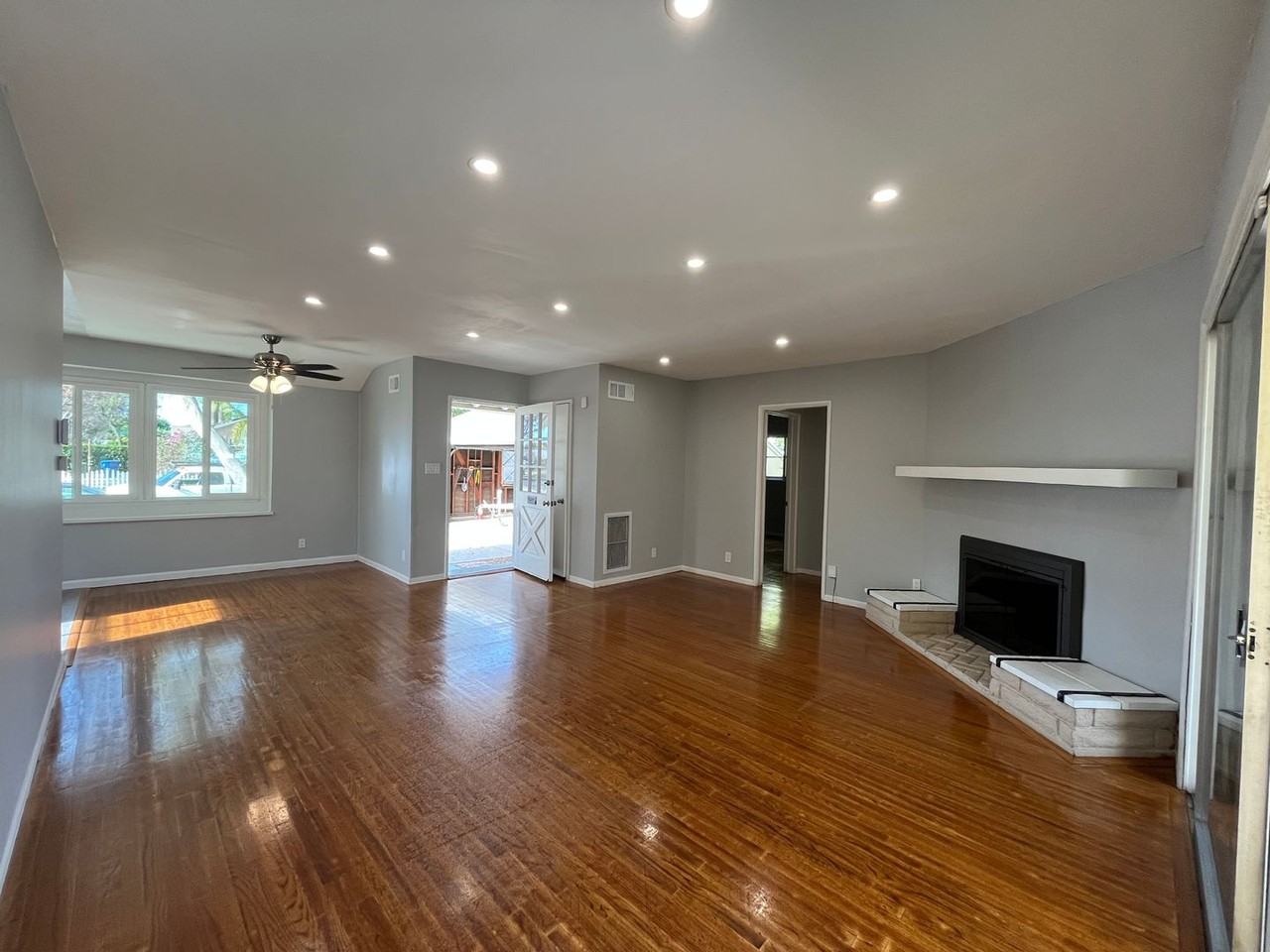 7832 Loma Verde Ave - Photo 2 of 16