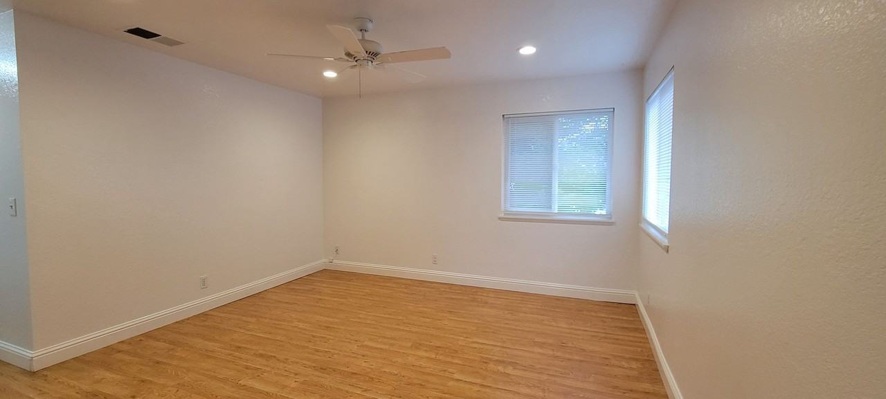 4253 White River Ct - Photo 4 of 21