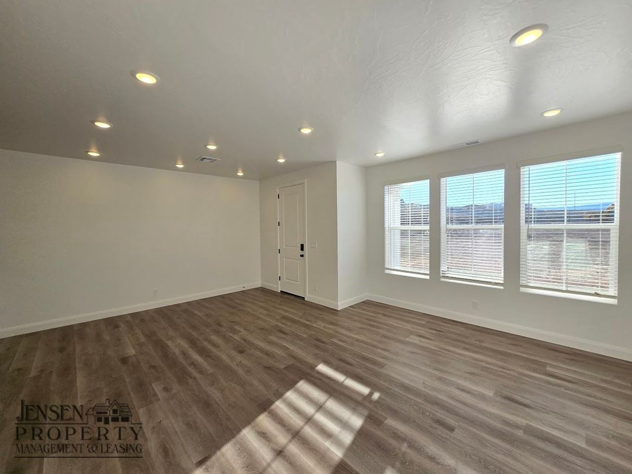 859 W Bright Ridge Cv - Photo 2 of 22