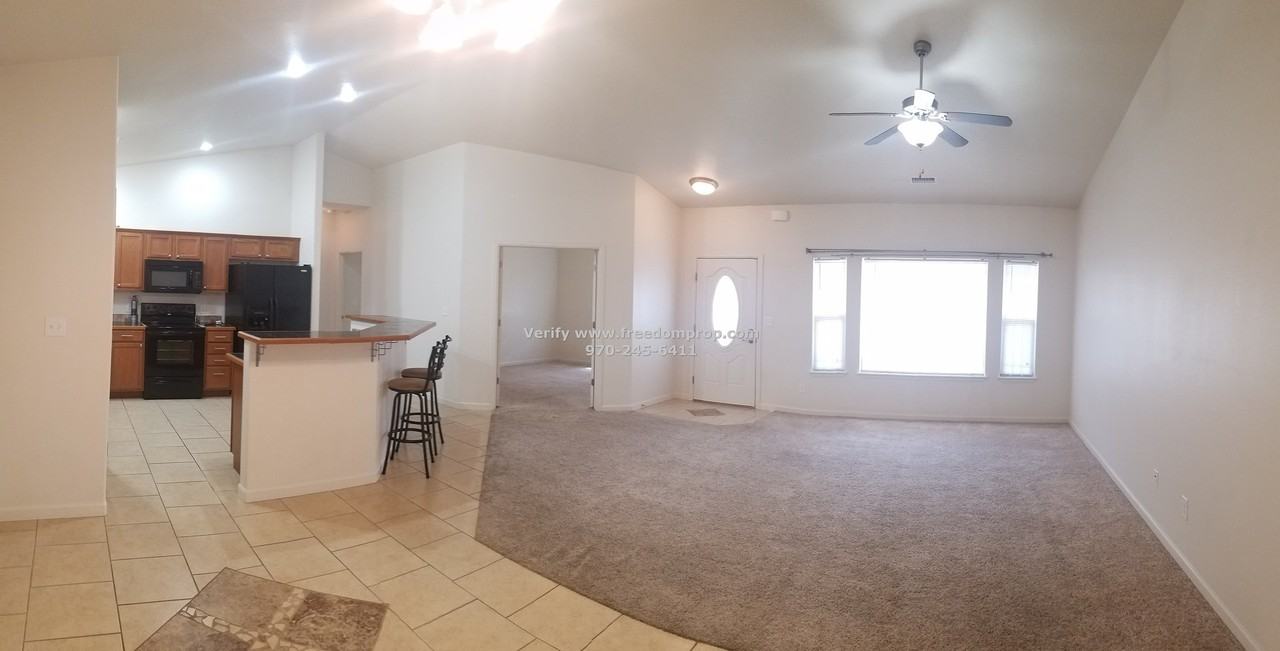 1187 Cherrywood Ave - Photo 3 of 10