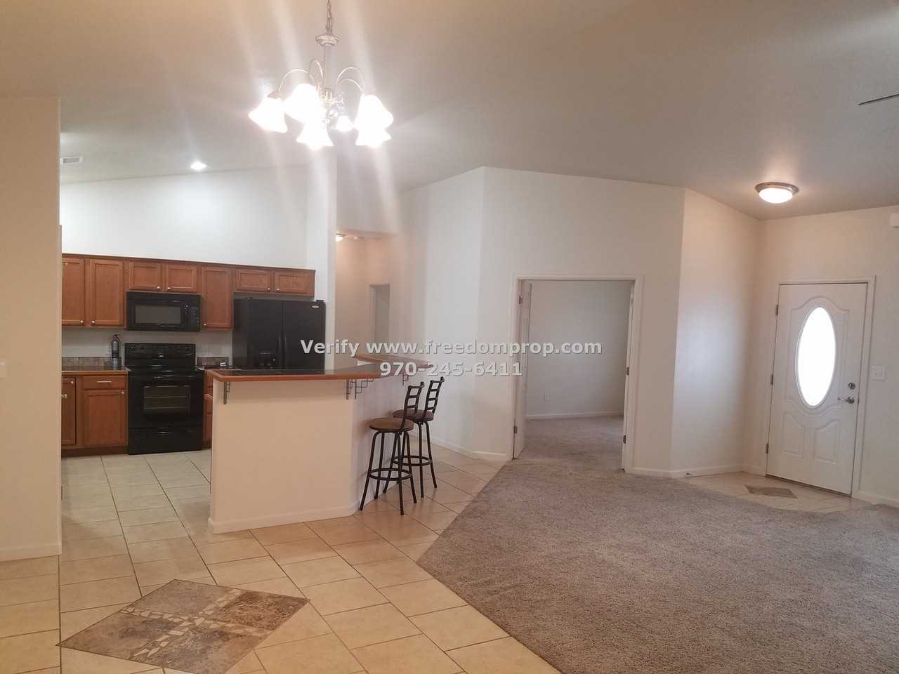 1187 Cherrywood Ave - Photo 4 of 10