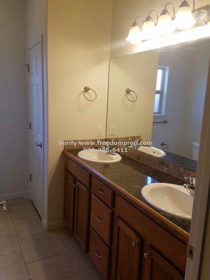 1187 Cherrywood Ave - Photo 6 of 10