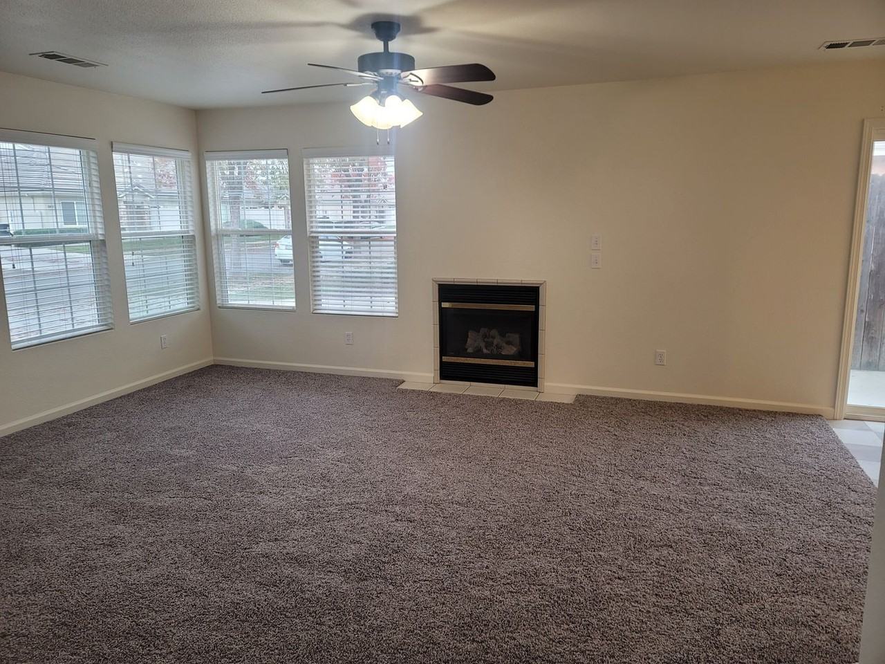 3637 W Babcock Ct - Photo 3 of 8