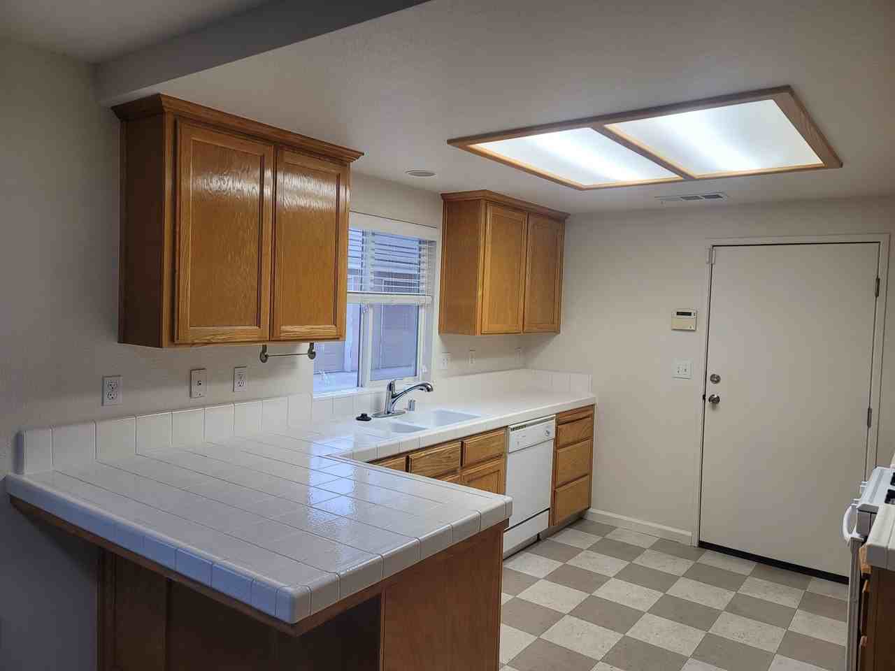 3637 W Babcock Ct - Photo 5 of 8